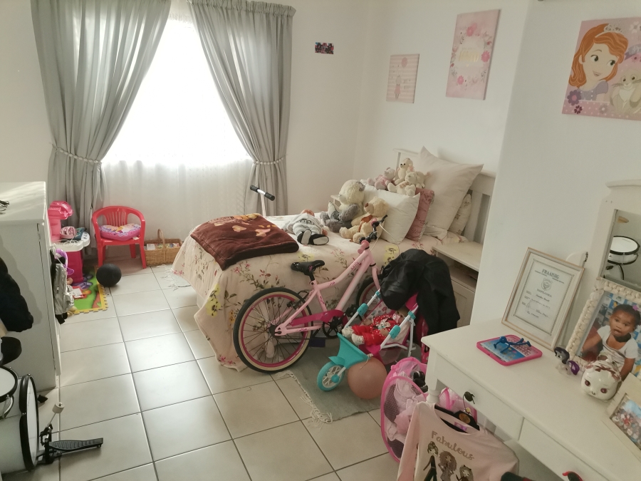 3 Bedroom Property for Sale in Kwanonqaba Western Cape